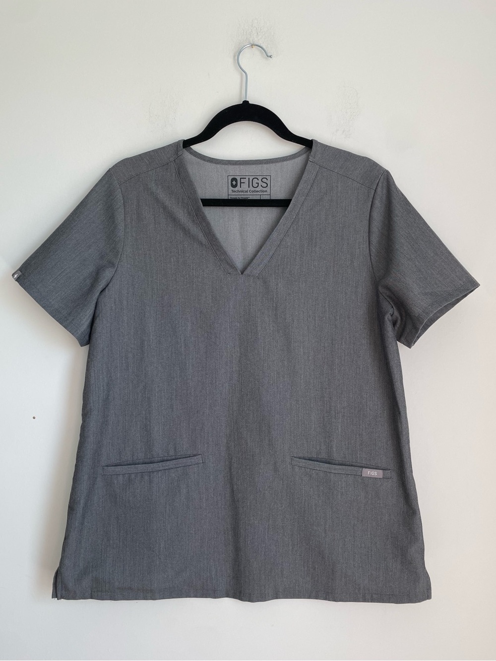Figs Casma Scrub Top 3 Pocket in Graphite Size Medium Hospital Healthcare